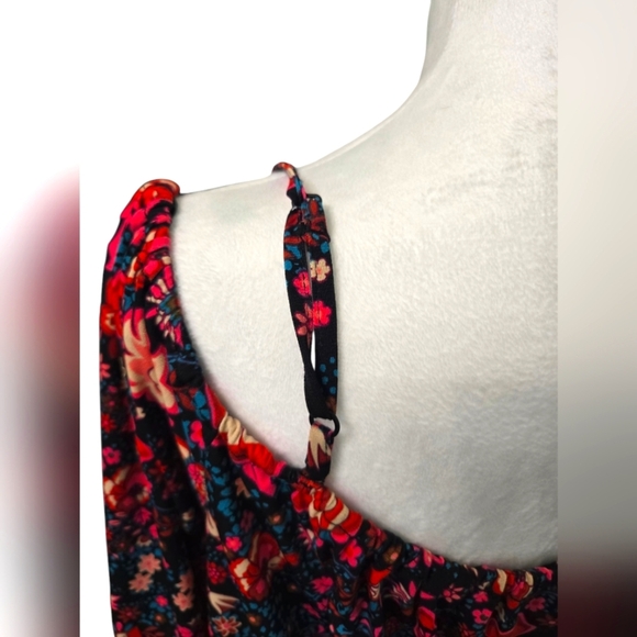 Floral Off-Shoulder Top - Picture 4 of 4